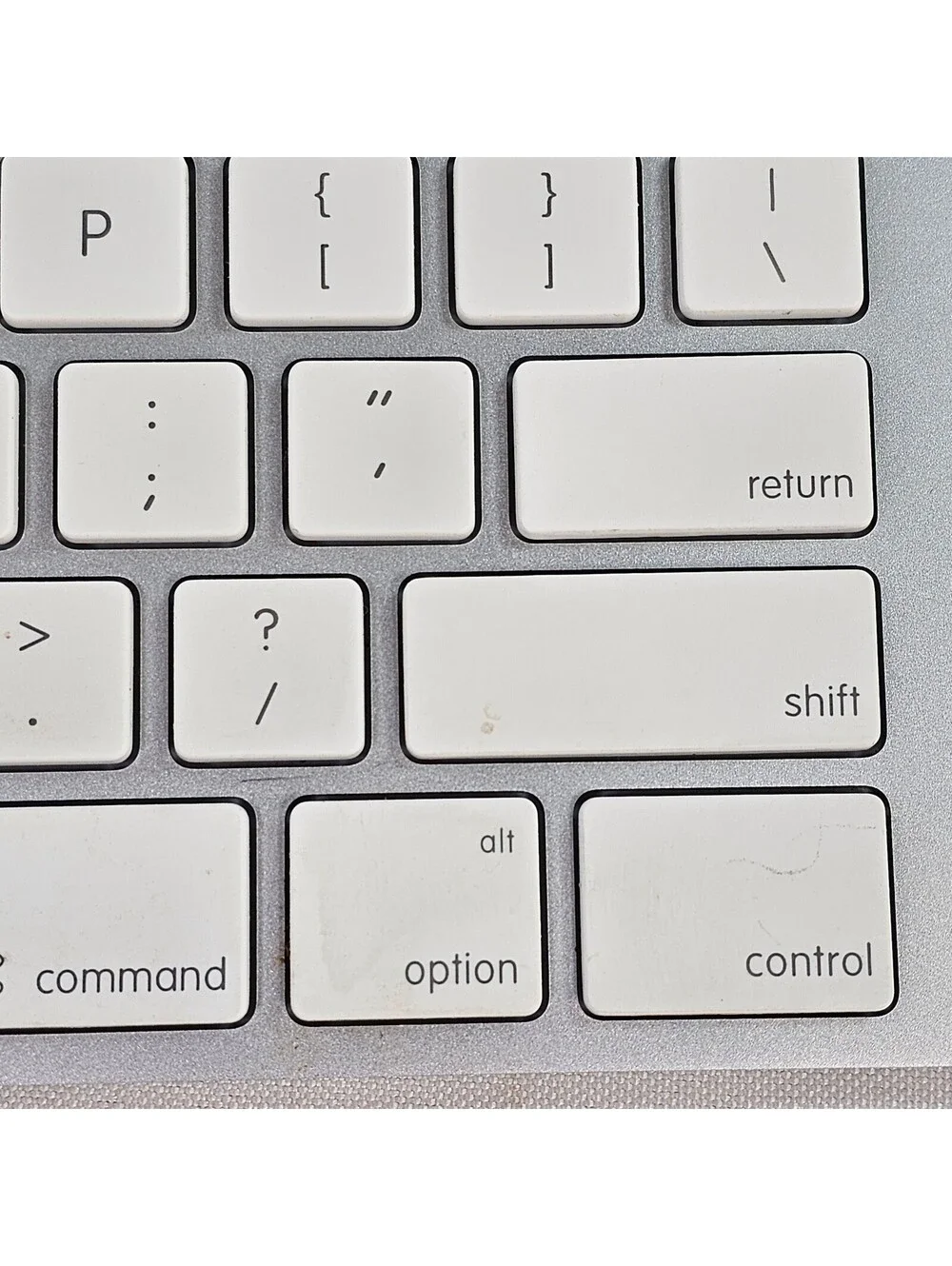 Apple A1243 Wired USB Keyboard with Numeric Keypad Aluminum Silver MB110LL/A
